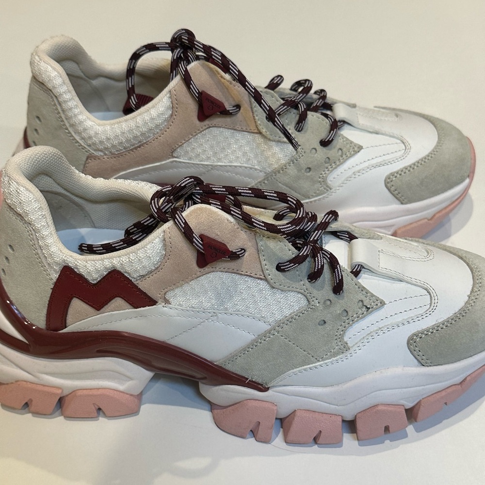 Moncler “Leave No Trace” Leather, Suede and Mesh Stylish White and Pink Sneakers